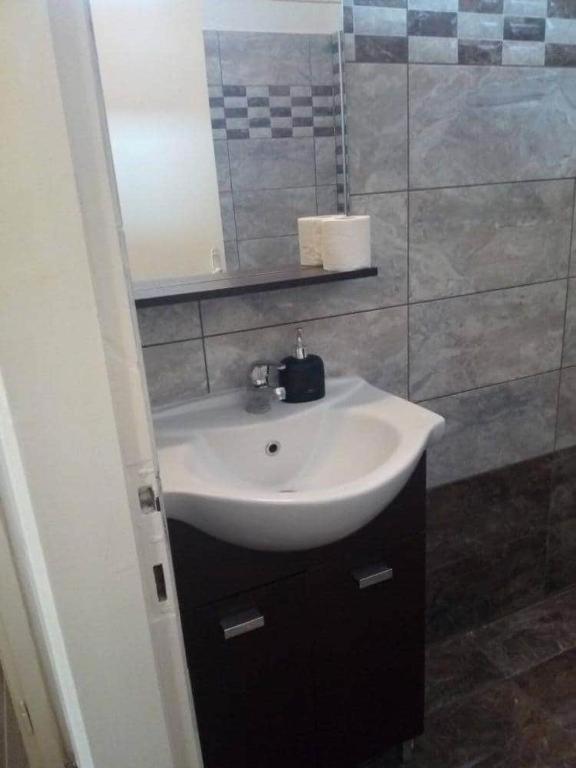 Aigli Luxury Studios Nea Roda Bagian luar foto