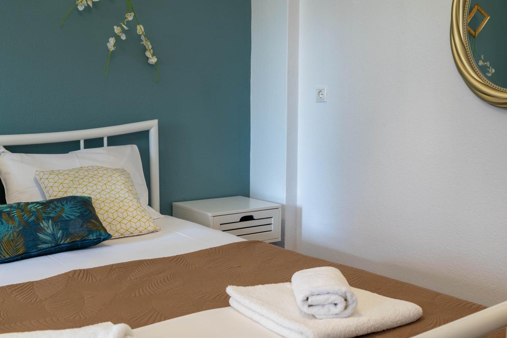 Aigli Luxury Studios Nea Roda Bagian luar foto