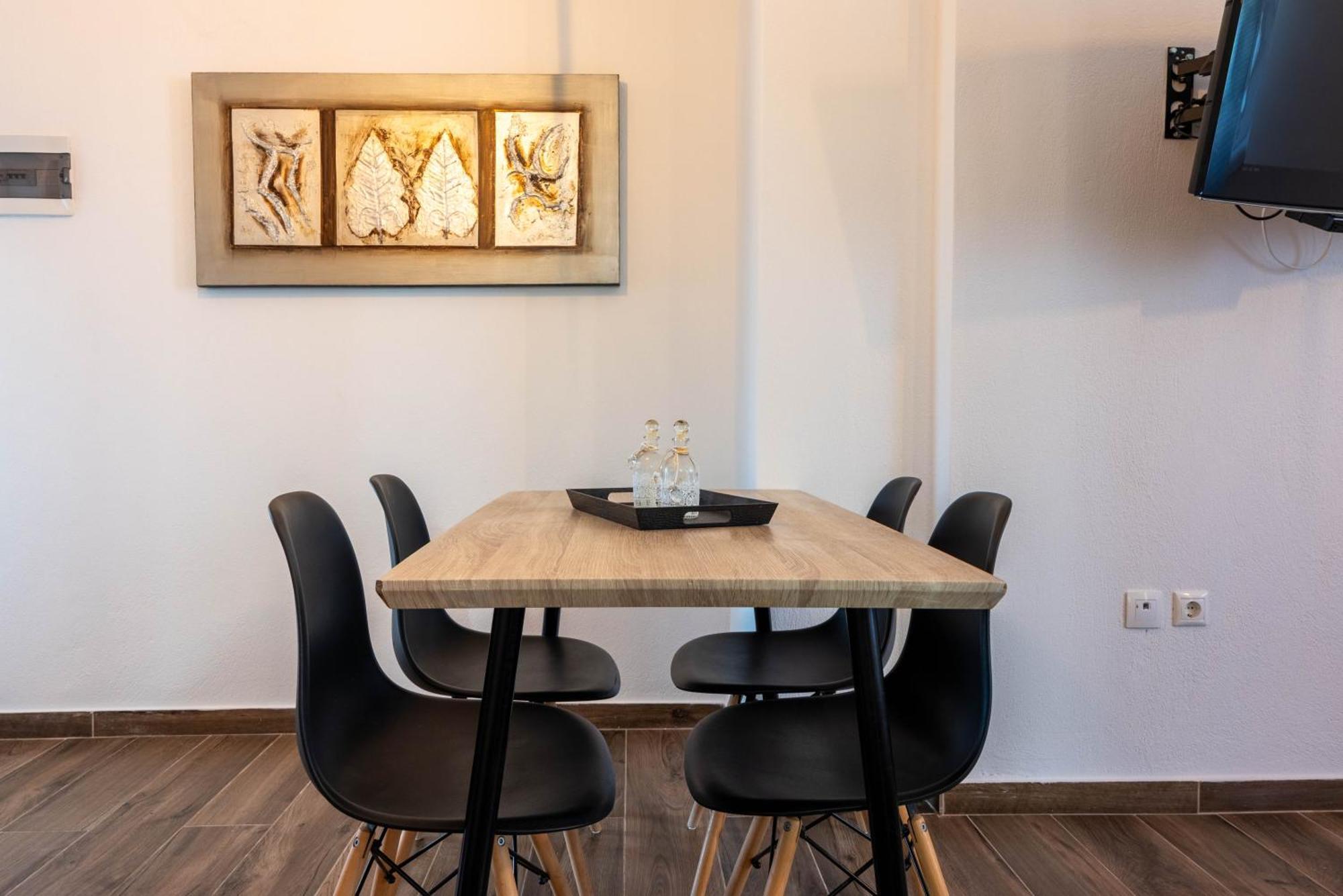 Aigli Luxury Studios Nea Roda Bagian luar foto