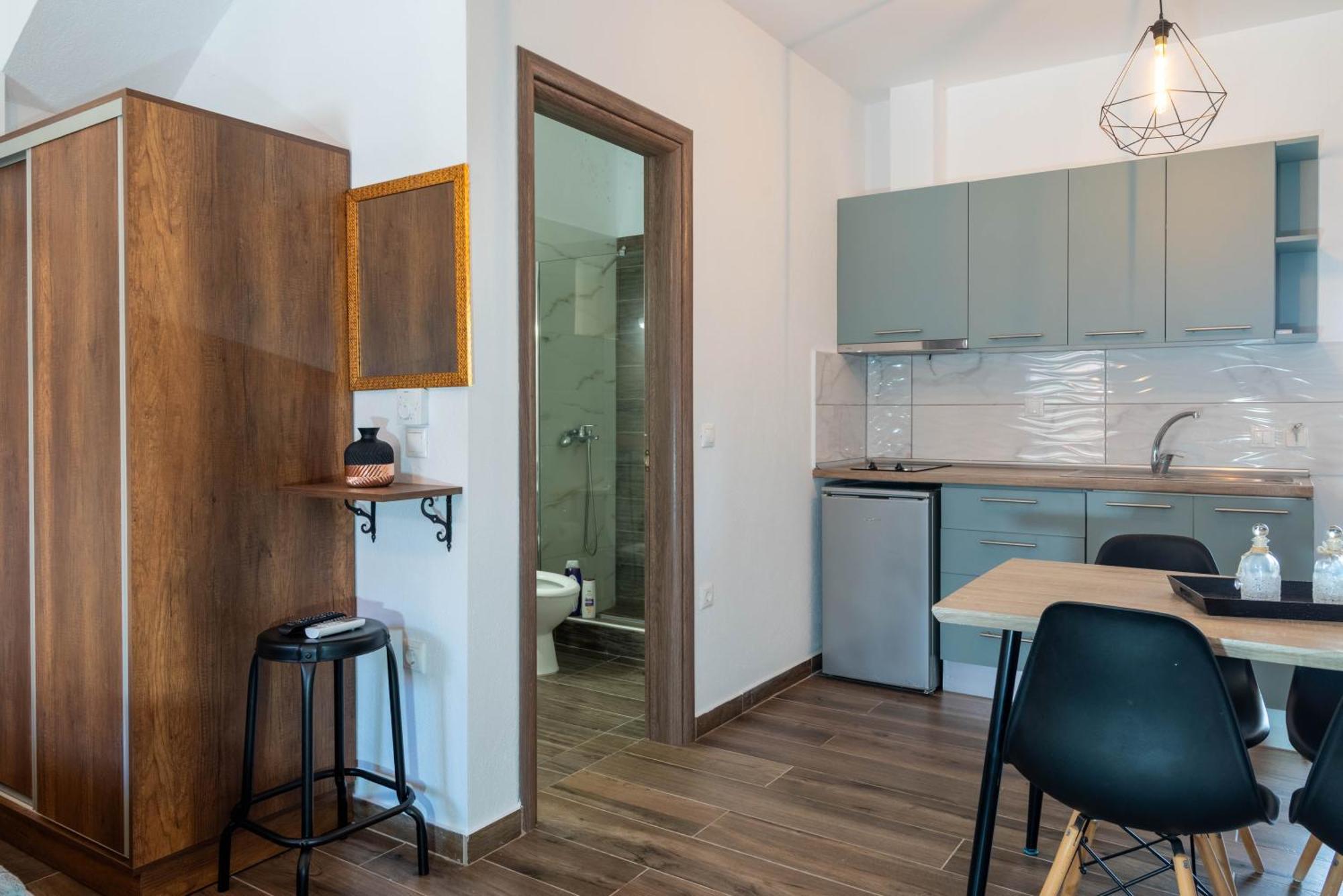 Aigli Luxury Studios Nea Roda Bagian luar foto