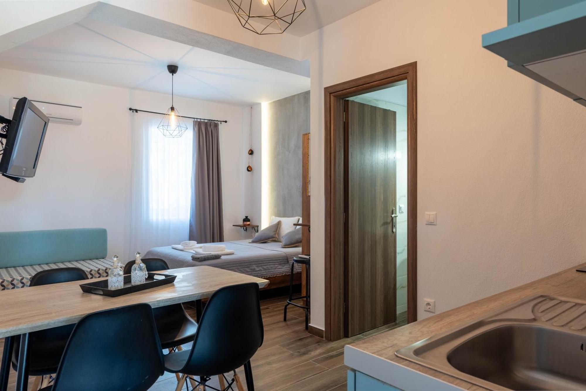 Aigli Luxury Studios Nea Roda Bagian luar foto
