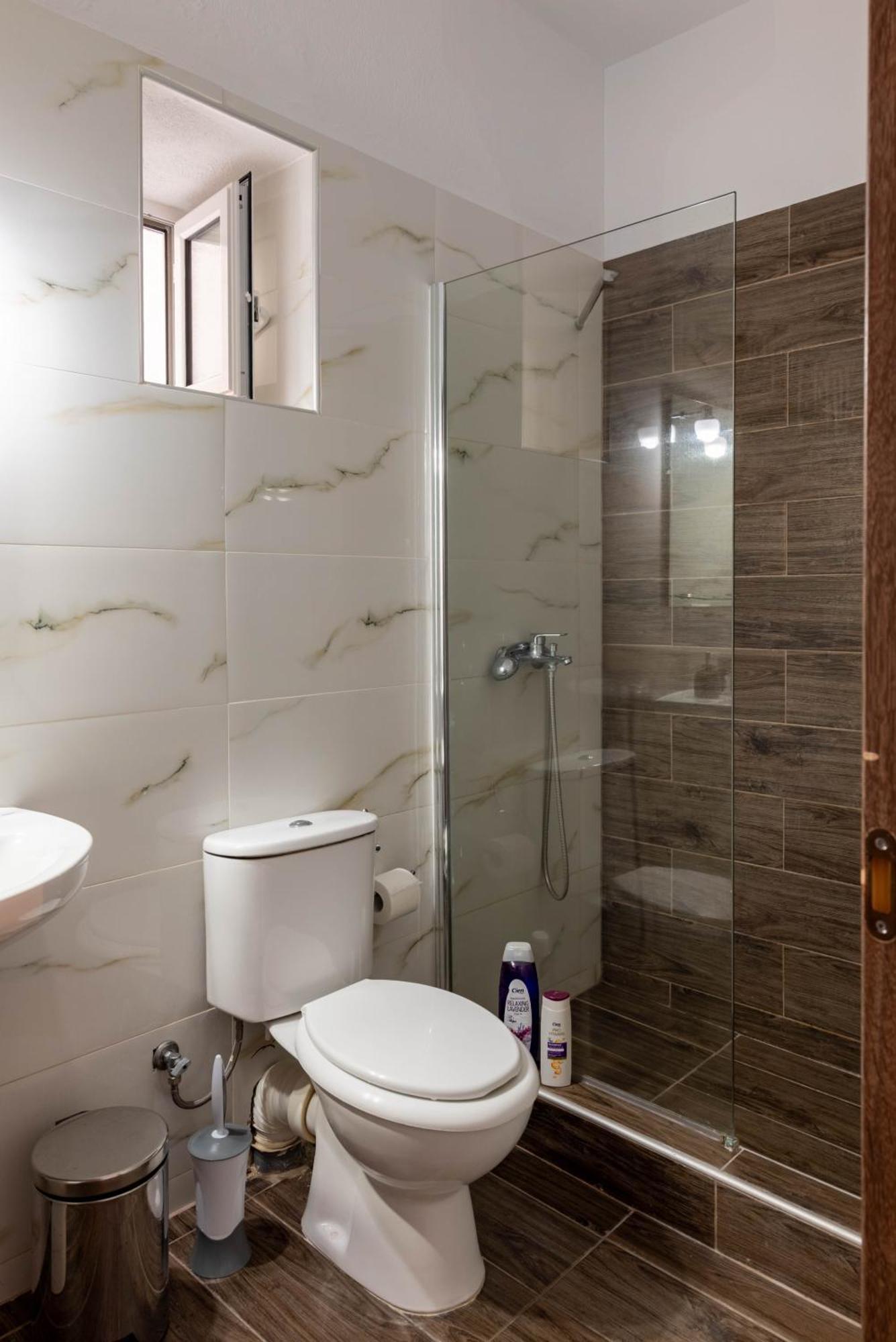 Aigli Luxury Studios Nea Roda Bagian luar foto