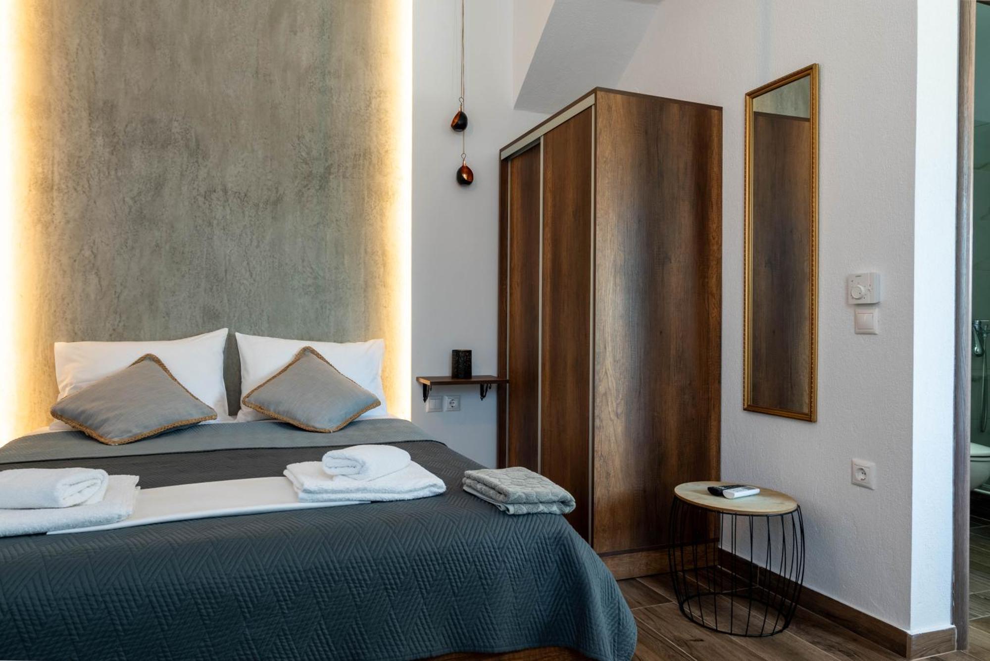 Aigli Luxury Studios Nea Roda Bagian luar foto