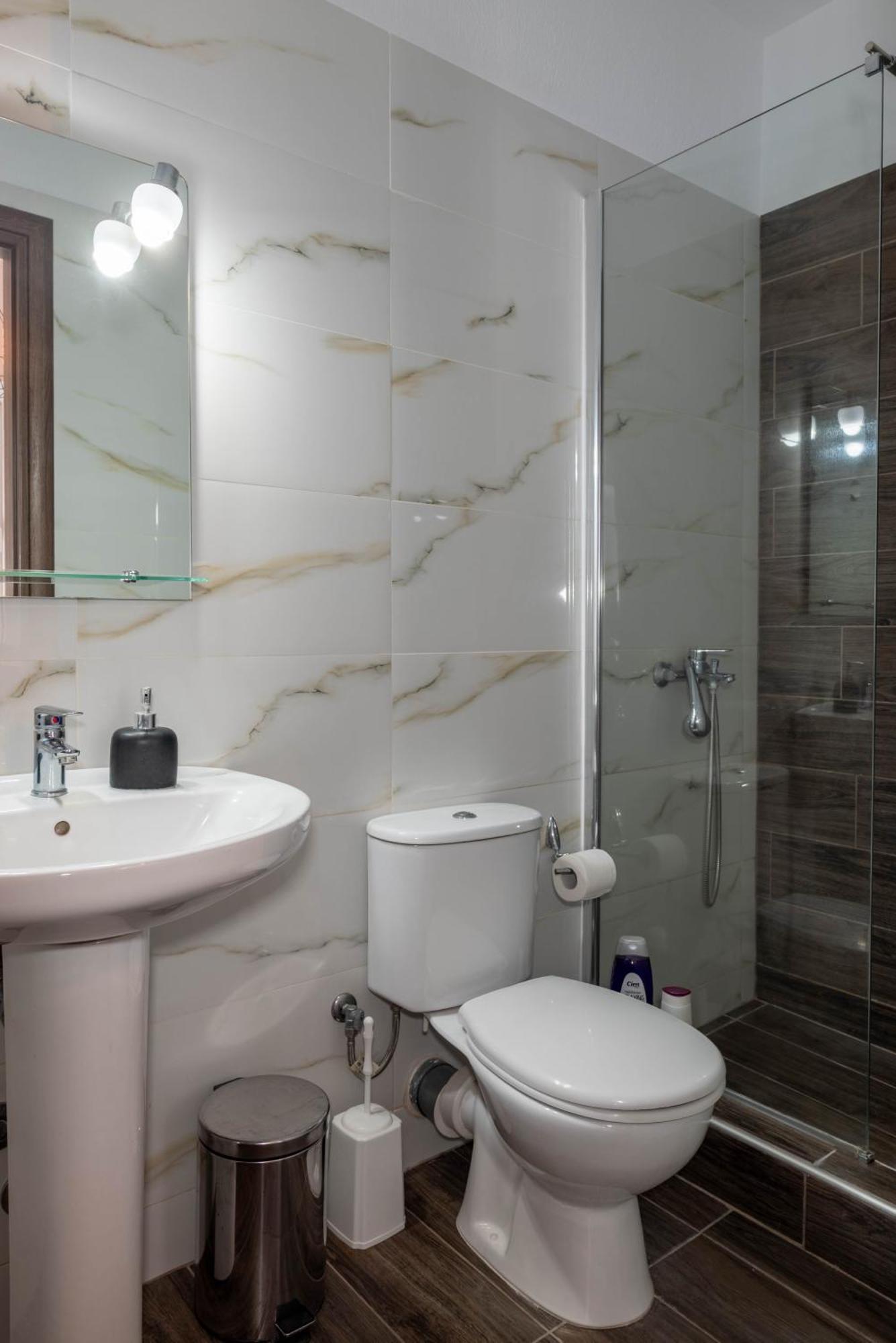 Aigli Luxury Studios Nea Roda Bagian luar foto