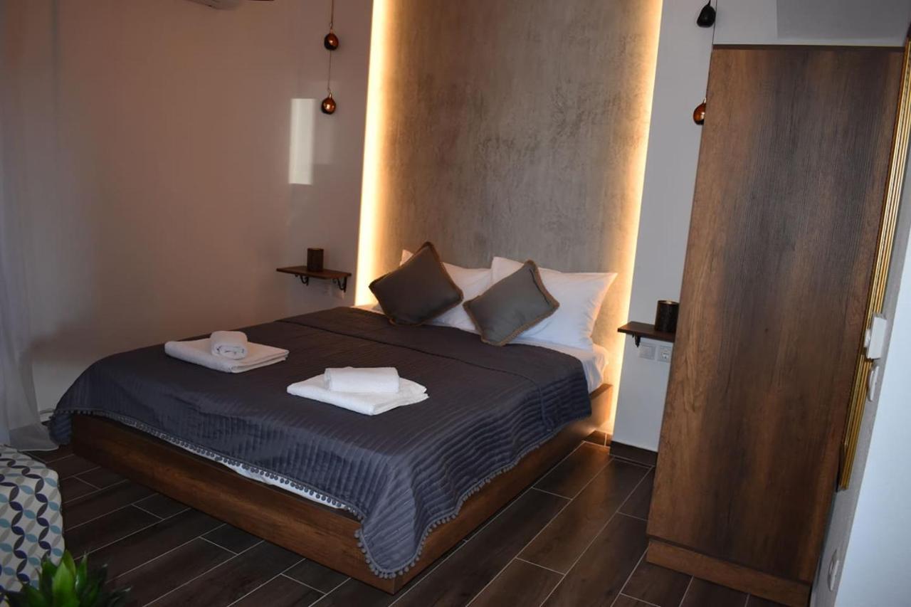 Aigli Luxury Studios Nea Roda Bagian luar foto