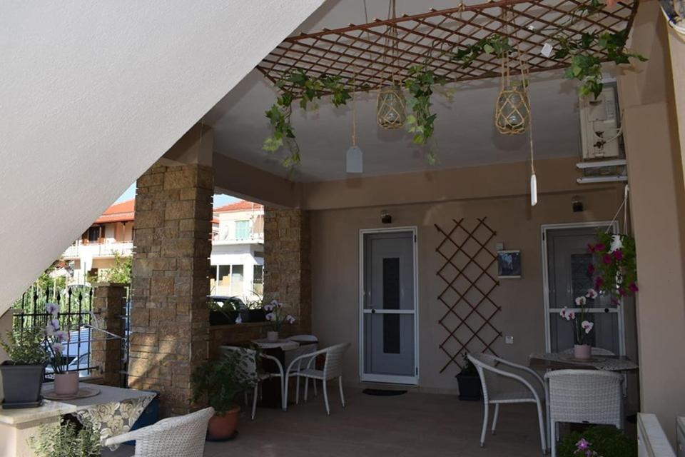 Aigli Luxury Studios Nea Roda Bagian luar foto