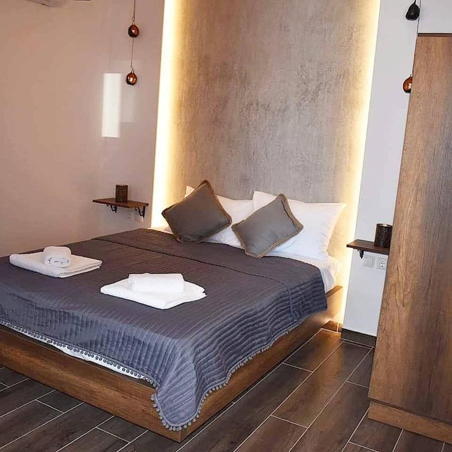 Aigli Luxury Studios Nea Roda Bagian luar foto